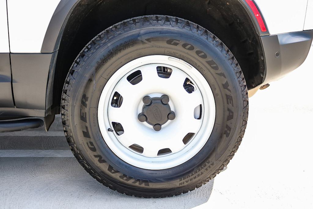 Thumbnail: 2023 Land Rover Defender - 6