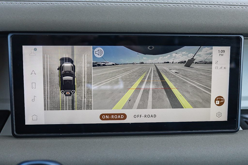 Thumbnail: 2023 Land Rover Defender - 39