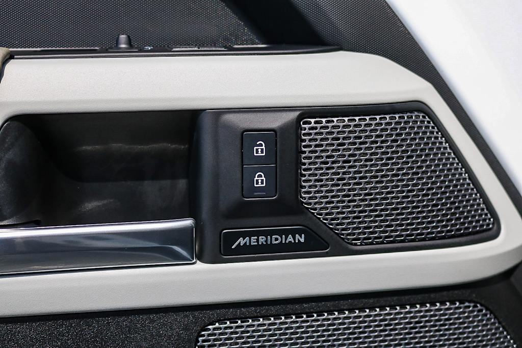 Thumbnail: 2023 Land Rover Defender - 35