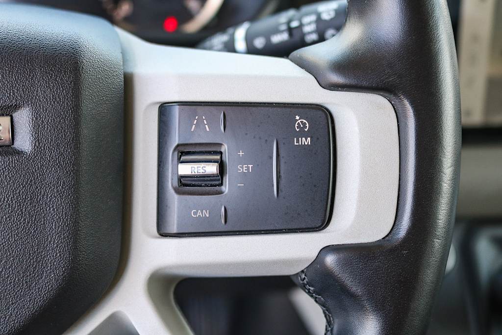 Thumbnail: 2023 Land Rover Defender - 30