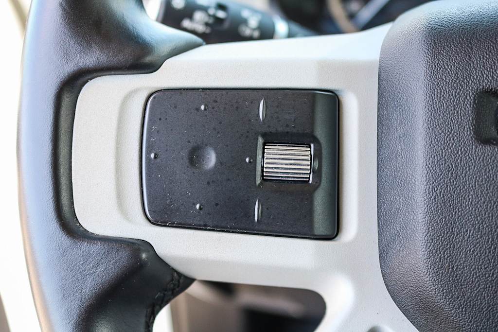 Thumbnail: 2023 Land Rover Defender - 31