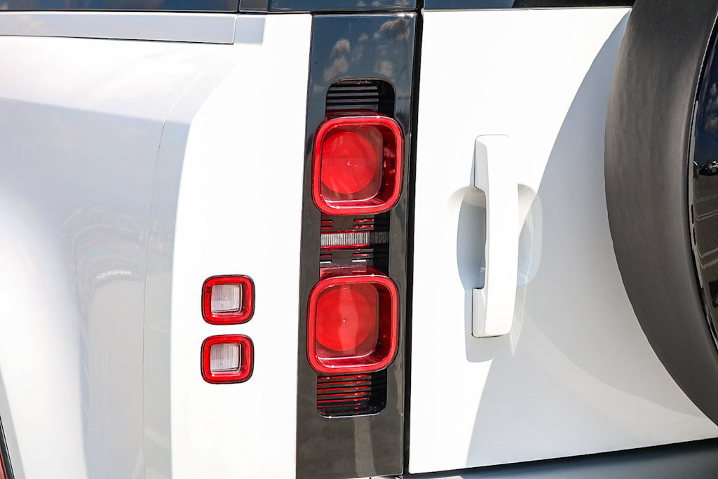 Thumbnail: 2023 Land Rover Defender - 21