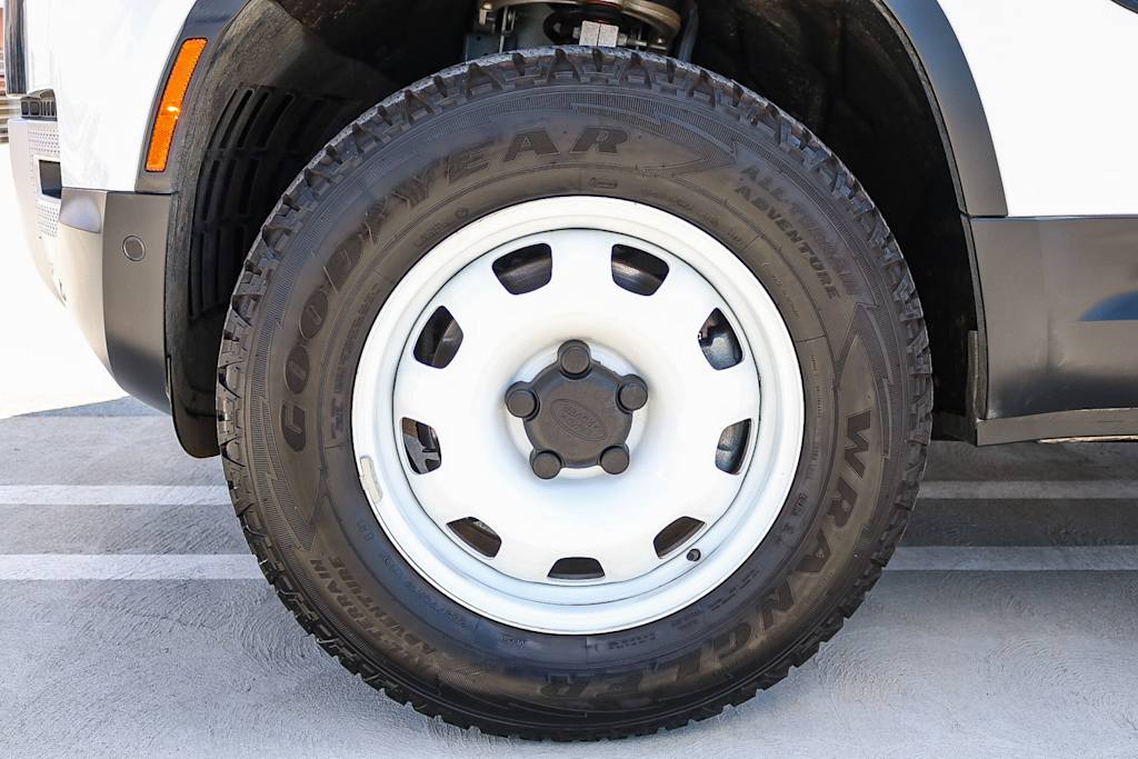 Thumbnail: 2023 Land Rover Defender - 24