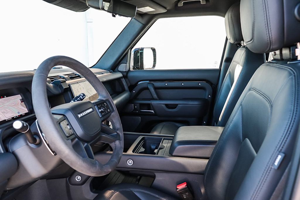 Thumbnail: 2023 Land Rover Defender - 9