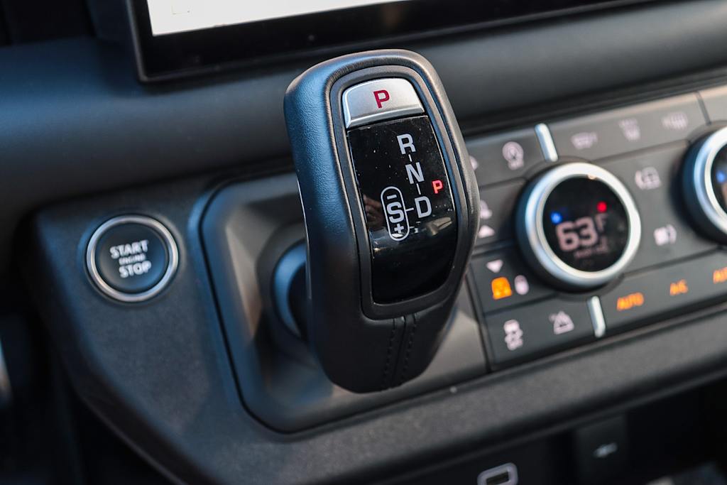 Thumbnail: 2023 Land Rover Defender - 17