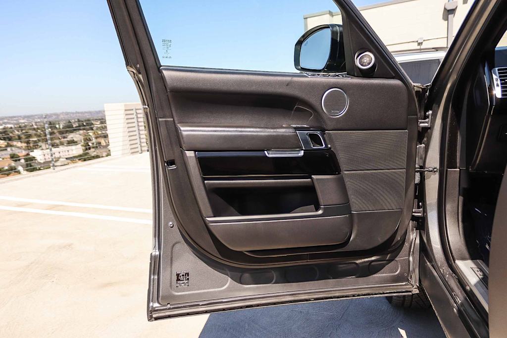 Thumbnail: 2016 Land Rover Range Rover - 31