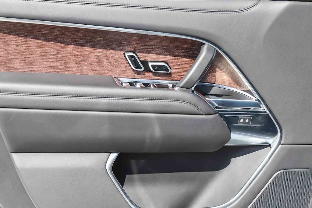 Thumbnail: 2023 Land Rover Range Rover - 25