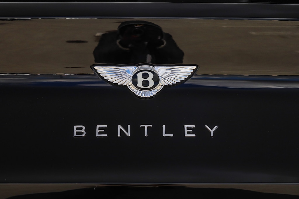 Thumbnail: 2021 Bentley Bentayga - 21