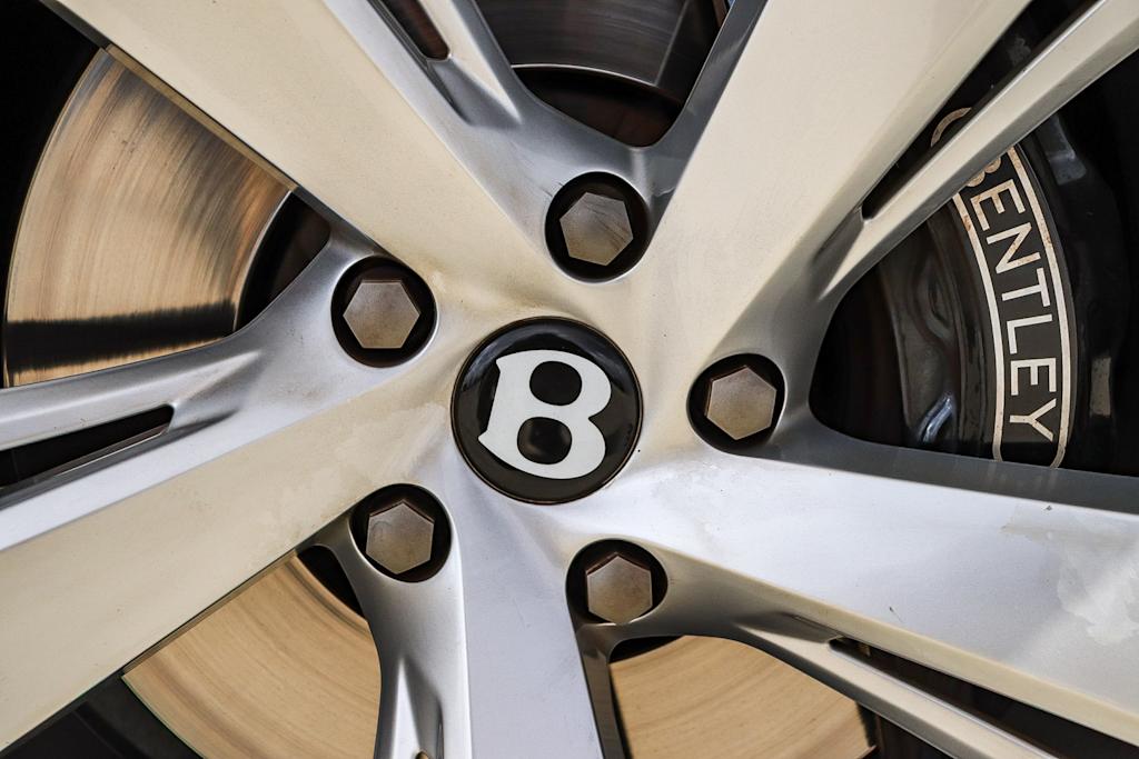 Thumbnail: 2021 Bentley Bentayga - 14