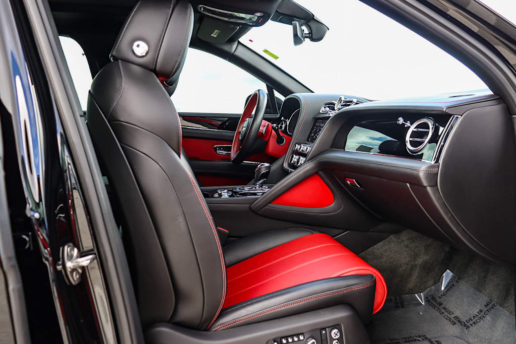 Thumbnail: 2021 Bentley Bentayga - 10