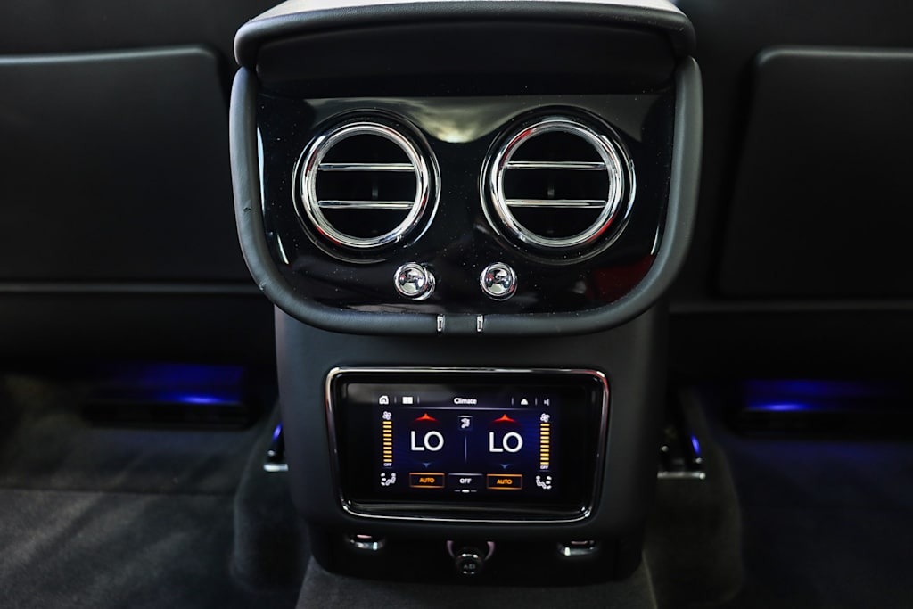 Thumbnail: 2021 Bentley Bentayga - 29