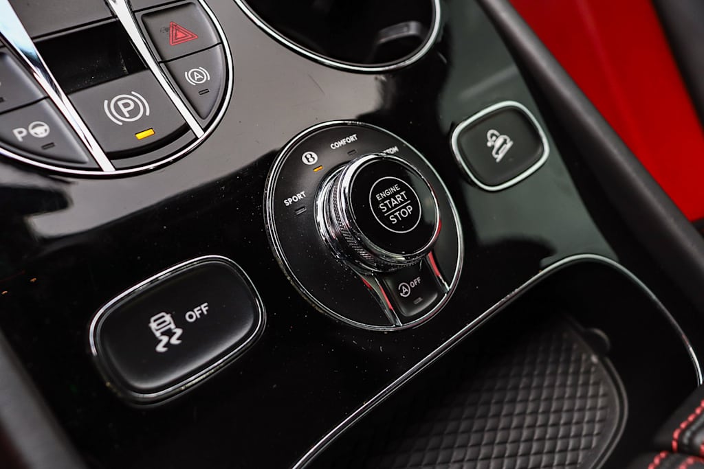 Thumbnail: 2021 Bentley Bentayga - 33
