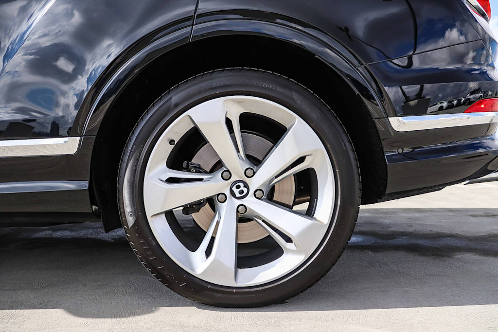 Thumbnail: 2021 Bentley Bentayga - 7