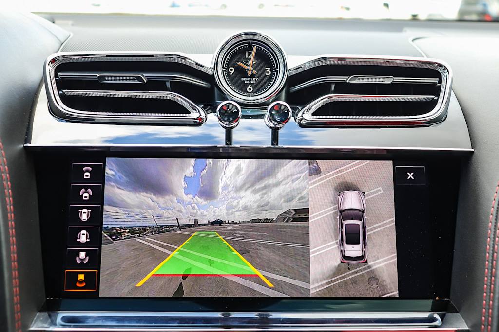 Thumbnail: 2021 Bentley Bentayga - 38