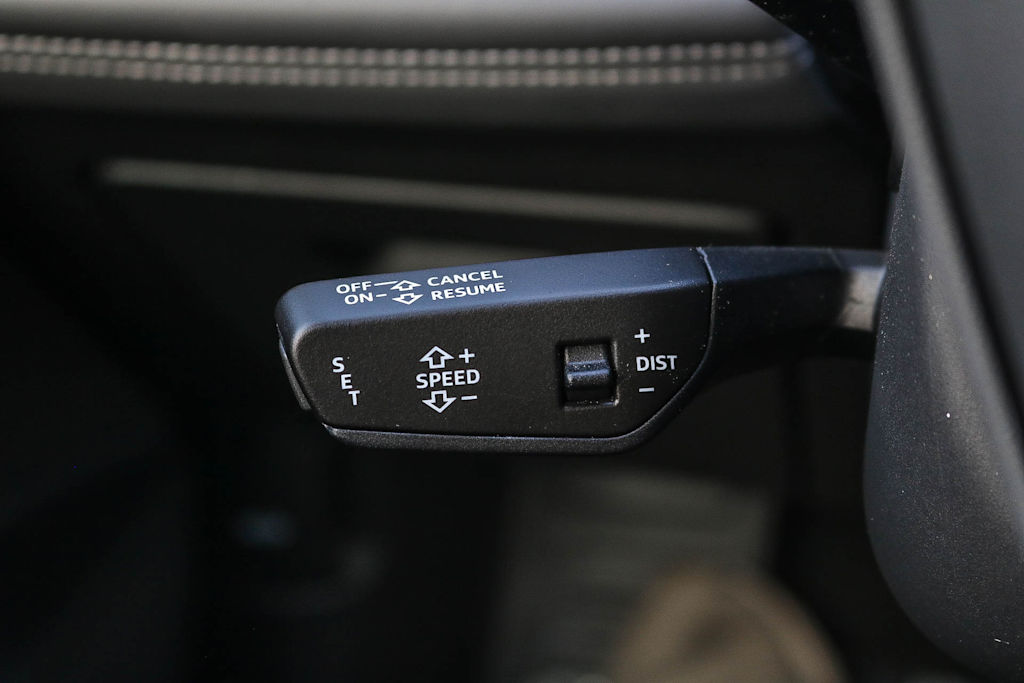 Thumbnail: 2025 Audi Q6 e-tron - 34