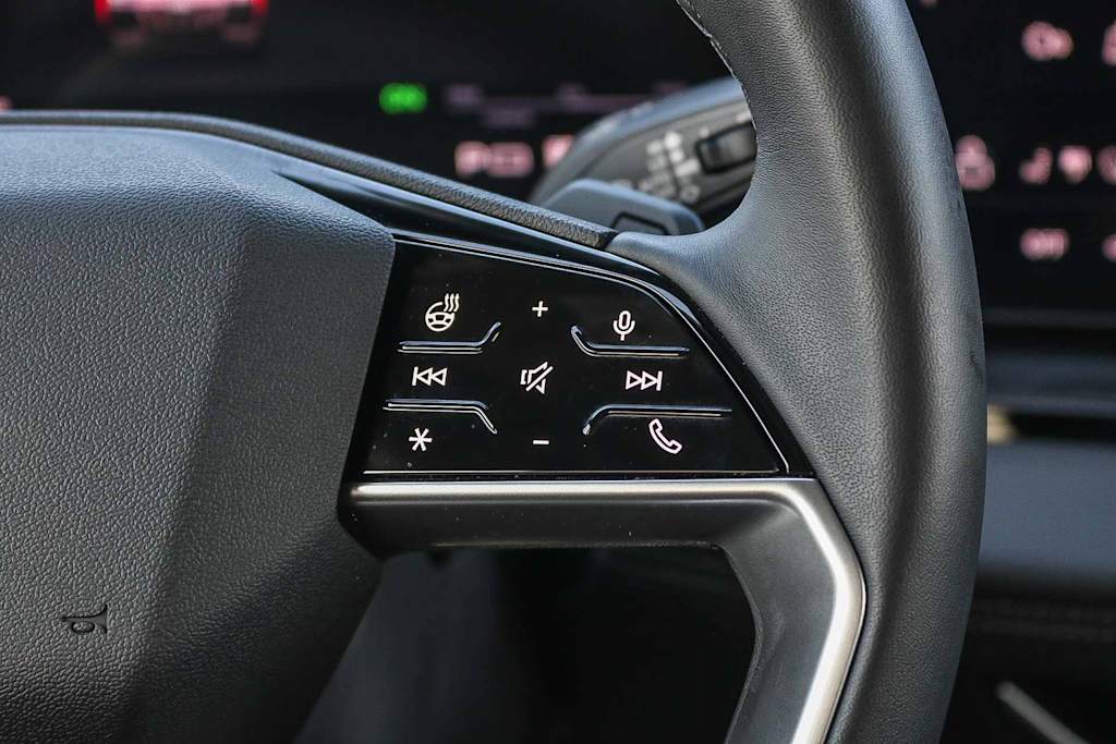 Thumbnail: 2025 Audi Q6 e-tron - 25