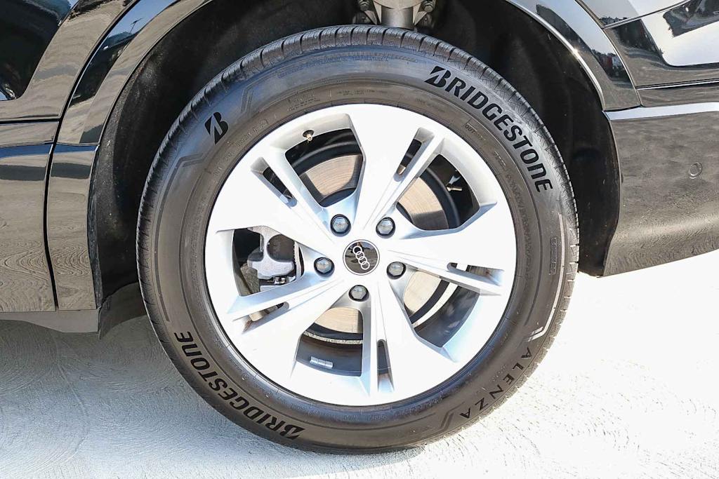 Thumbnail: 2025 Audi Q6 e-tron - 7