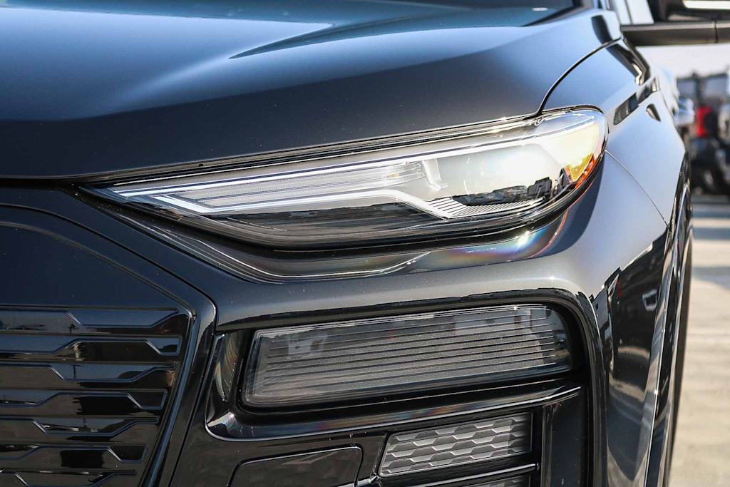 Thumbnail: 2025 Audi Q6 e-tron - 18