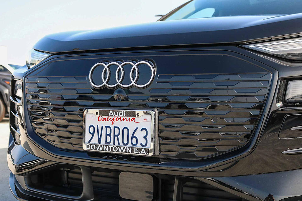 Thumbnail: 2025 Audi Q6 e-tron - 19