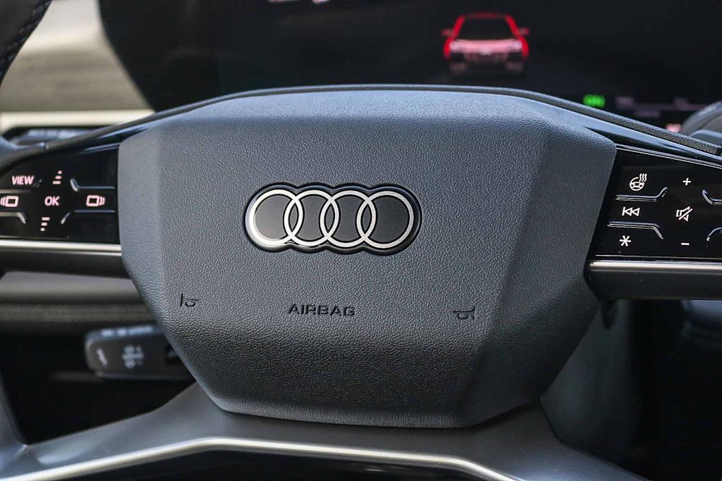 Thumbnail: 2025 Audi Q6 e-tron - 27