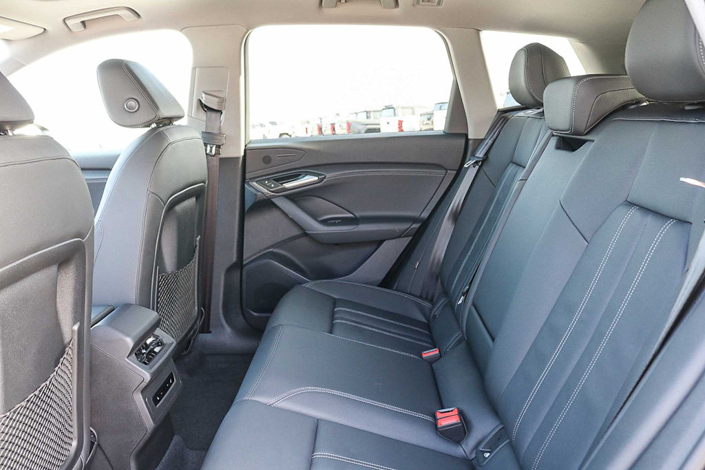 Thumbnail: 2025 Audi Q6 e-tron - 11