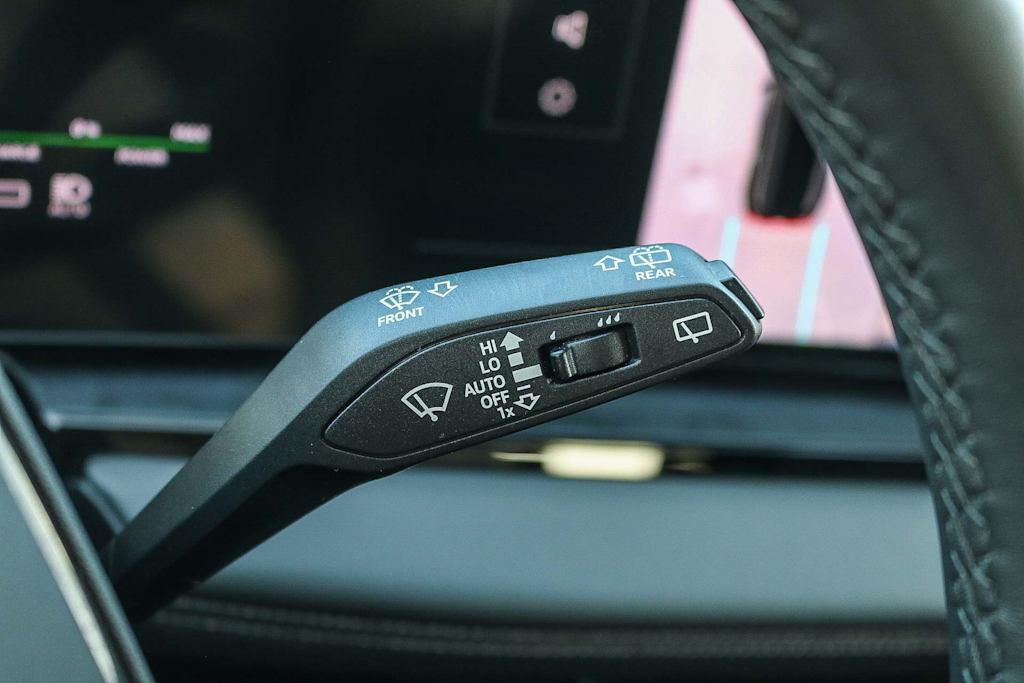 Thumbnail: 2025 Audi Q6 e-tron - 36