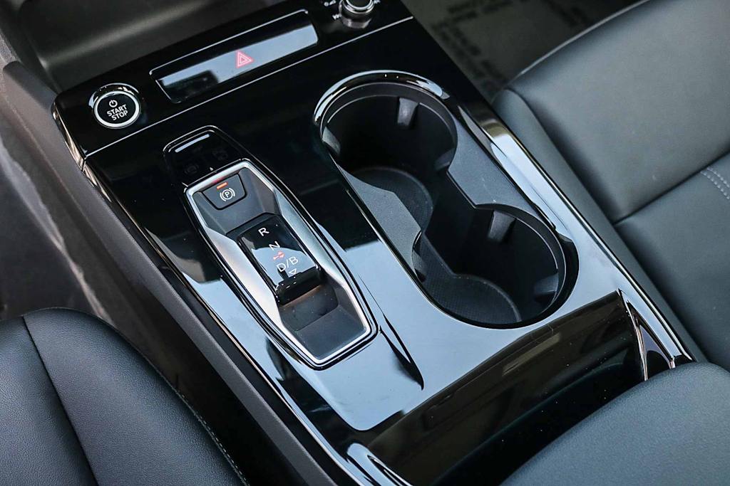 Thumbnail: 2025 Audi Q6 e-tron - 13