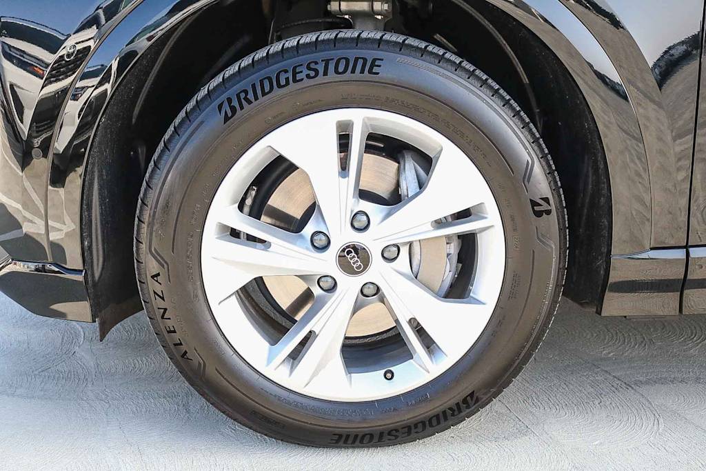 Thumbnail: 2025 Audi Q6 e-tron - 23