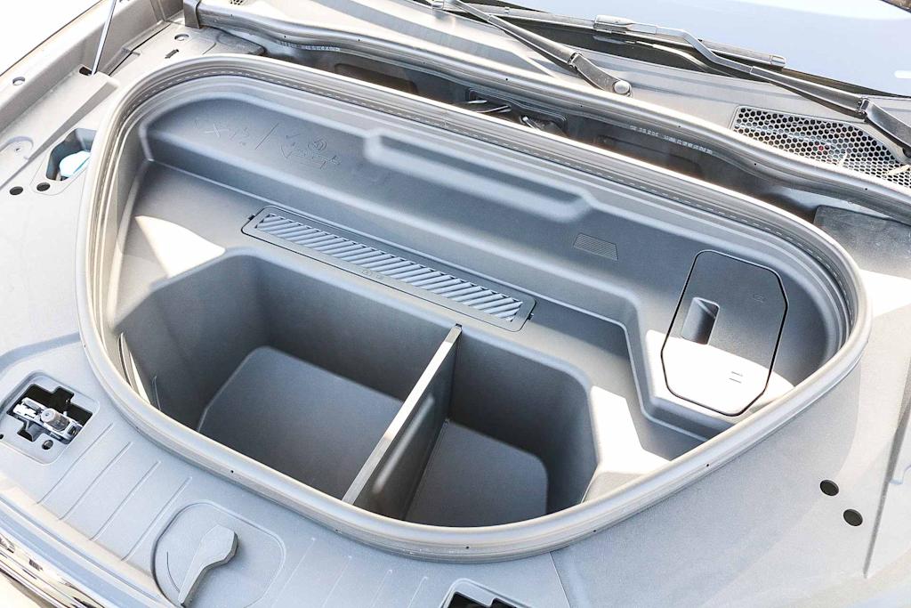 Thumbnail: 2025 Audi Q6 e-tron - 42