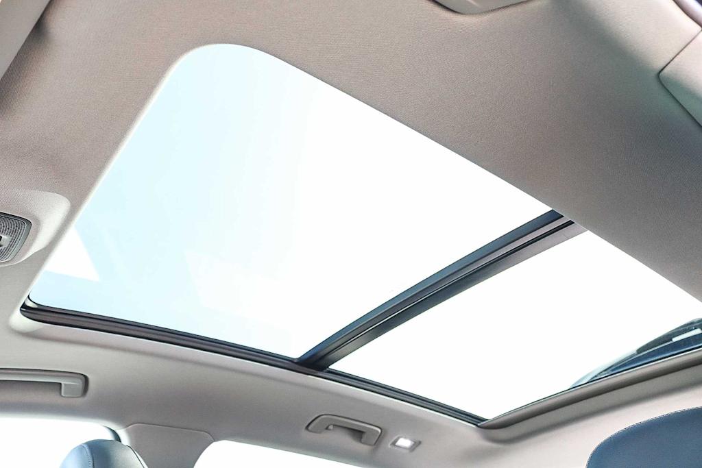 Thumbnail: 2025 Audi Q6 e-tron - 40