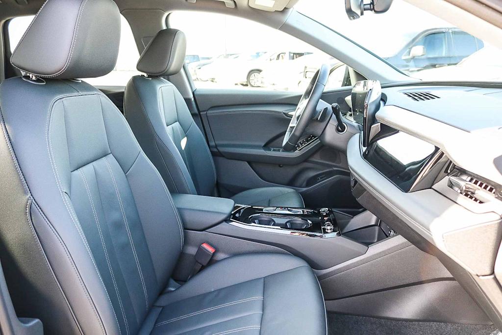 Thumbnail: 2025 Audi Q6 e-tron - 9