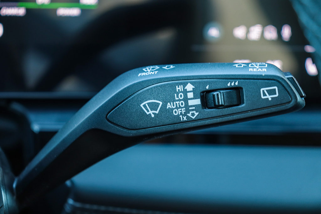 Thumbnail: 2025 Audi Q6 e-tron - 16