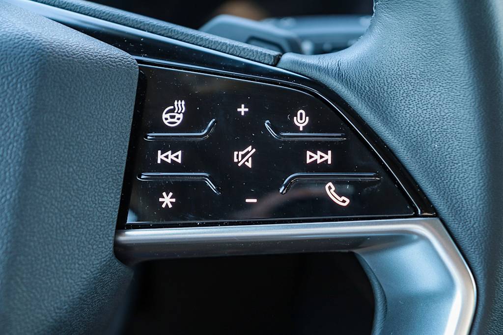 Thumbnail: 2025 Audi Q6 e-tron - 35