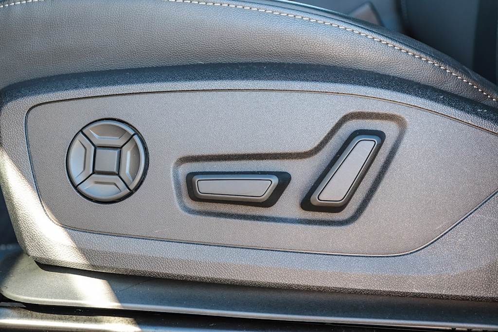 Thumbnail: 2025 Audi Q6 e-tron - 28