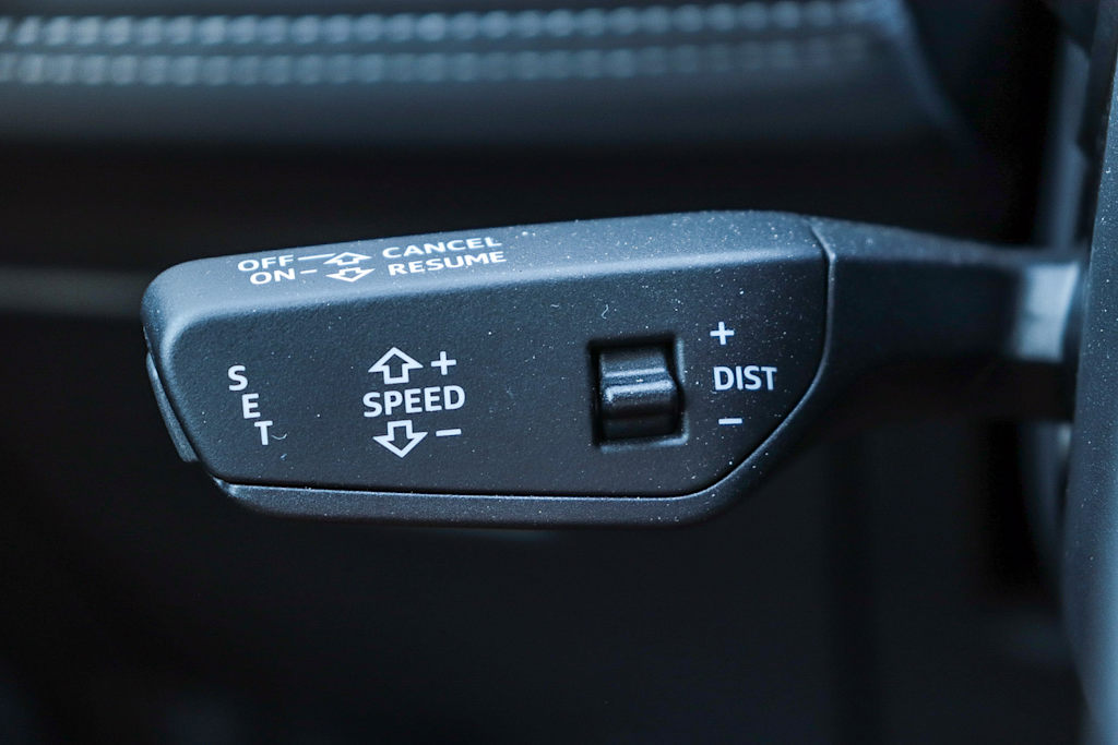 Thumbnail: 2025 Audi Q6 e-tron - 33