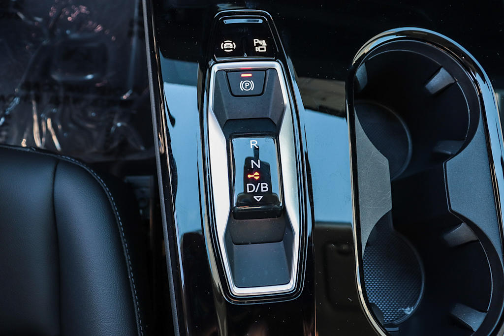 Thumbnail: 2025 Audi Q6 e-tron - 27