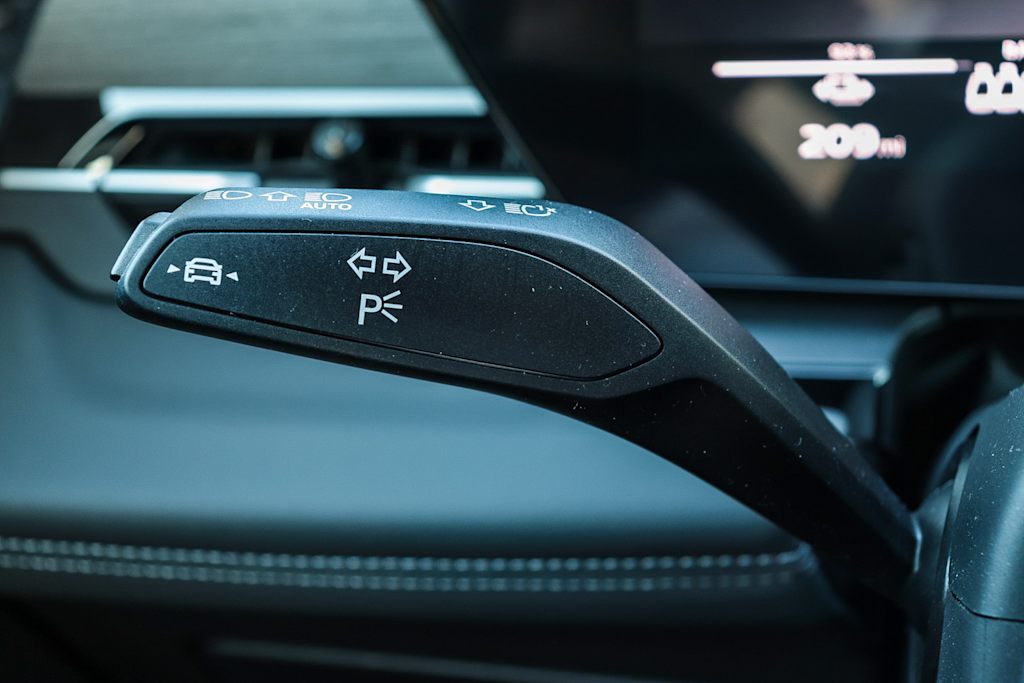 Thumbnail: 2025 Audi Q6 e-tron - 32