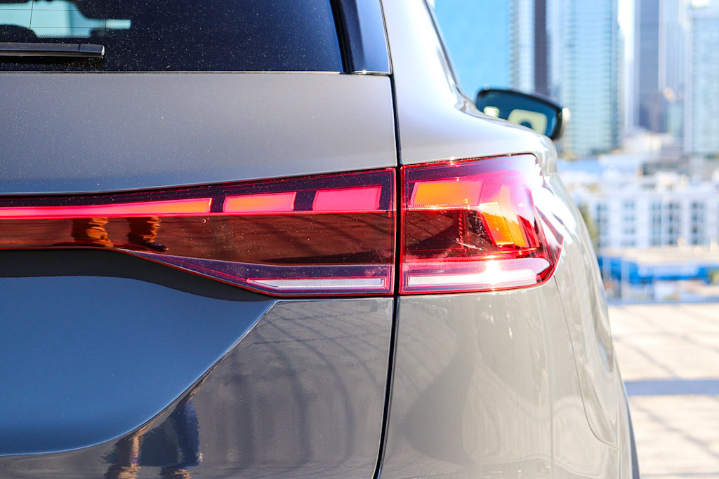 Thumbnail: 2025 Audi Q6 e-tron - 23