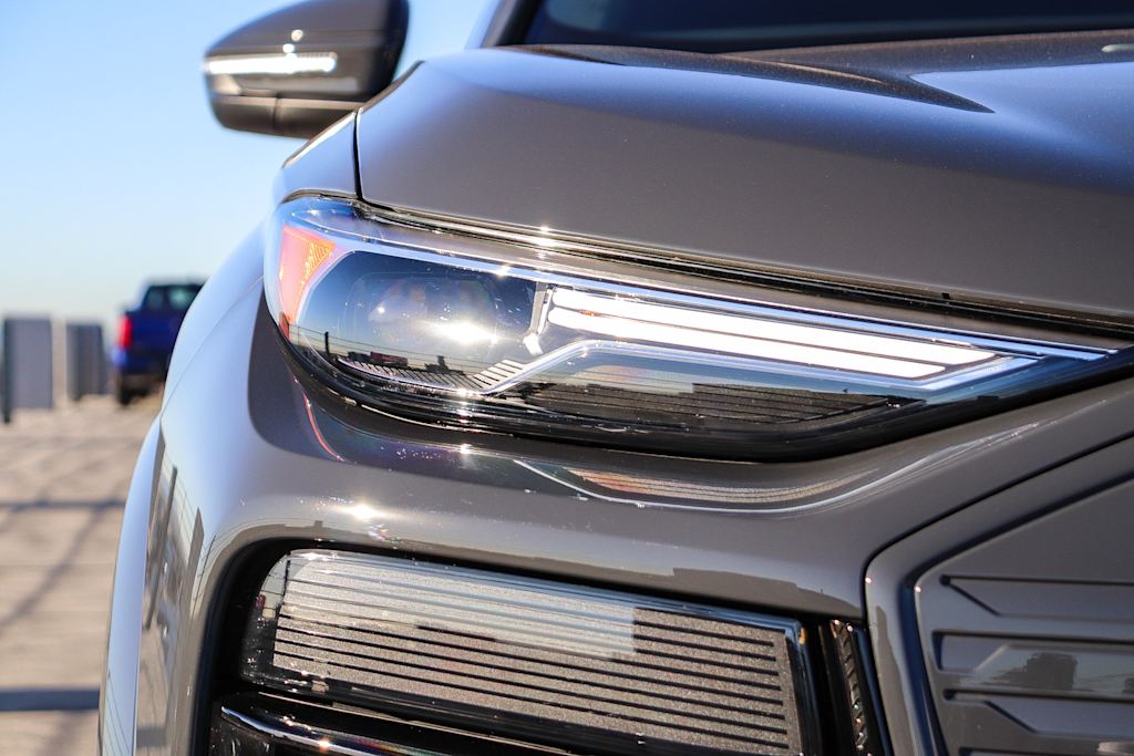 Thumbnail: 2025 Audi Q6 e-tron - 21