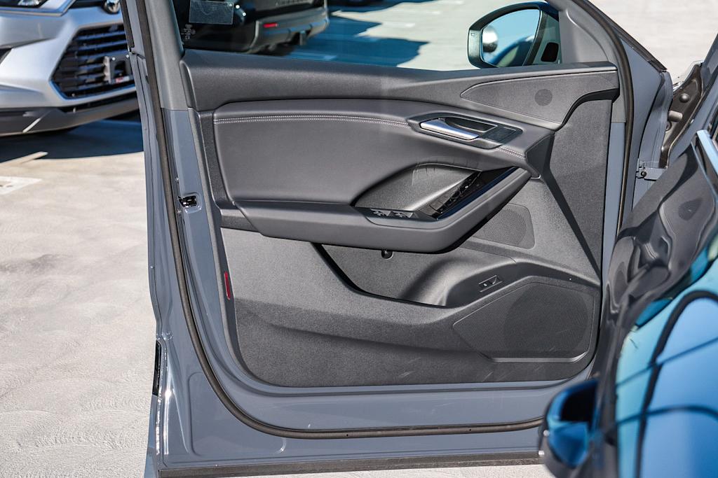 Thumbnail: 2025 Audi Q6 e-tron - 31