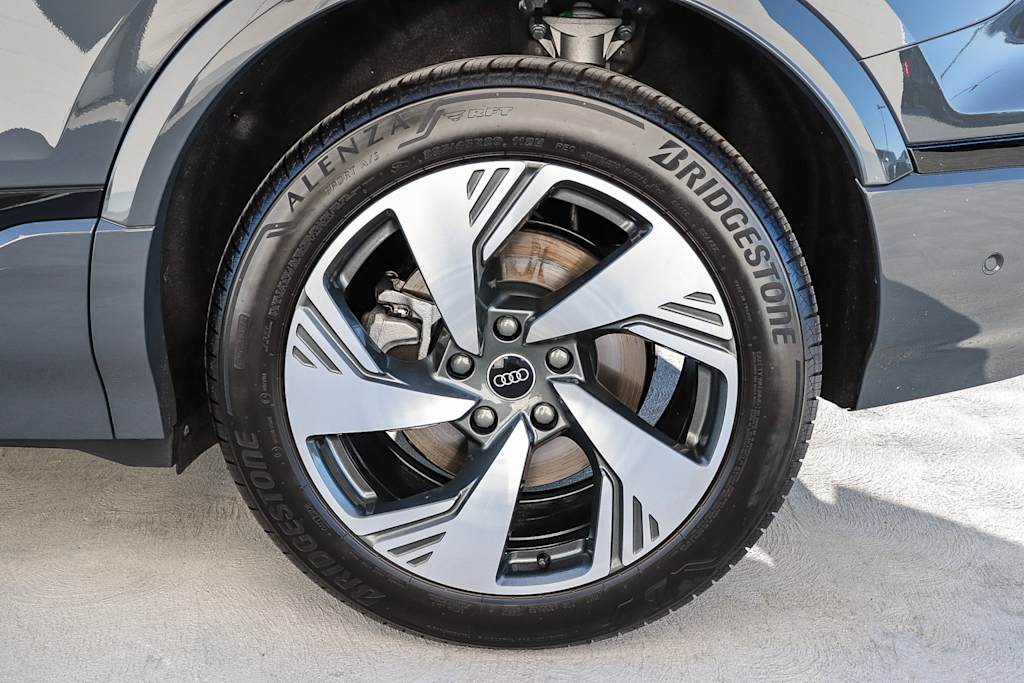 Thumbnail: 2025 Audi Q6 e-tron - 6