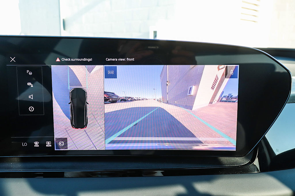 Thumbnail: 2025 Audi Q6 e-tron - 36