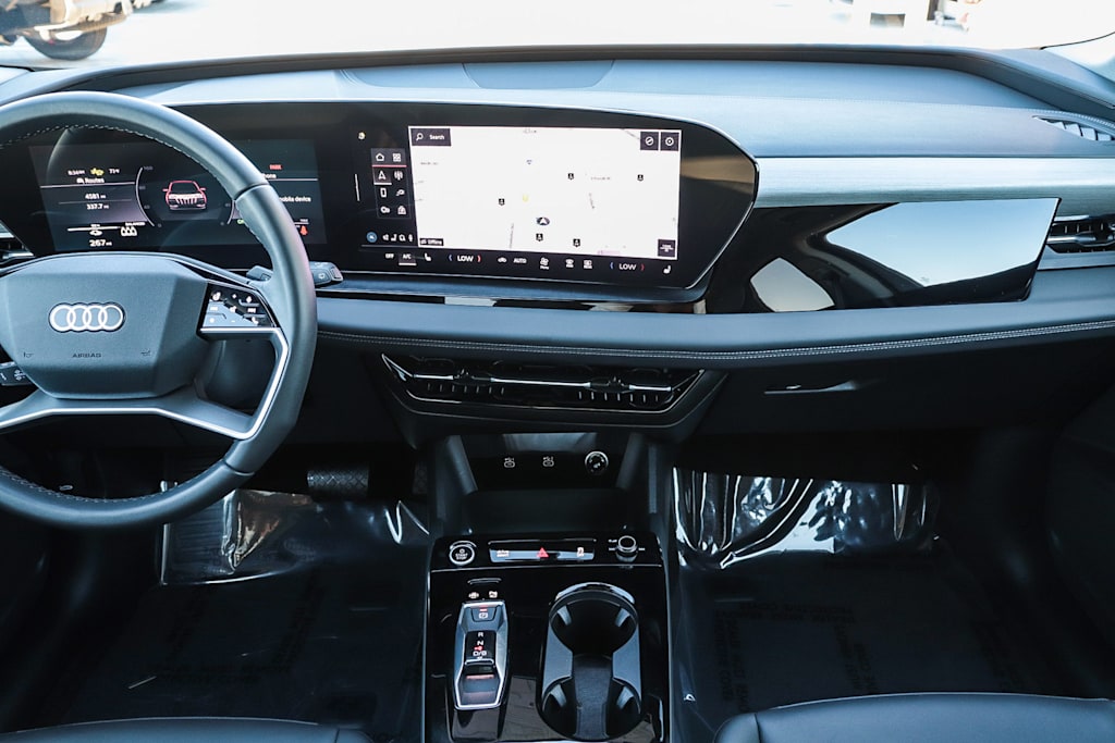 Thumbnail: 2025 Audi Q6 e-tron - 7