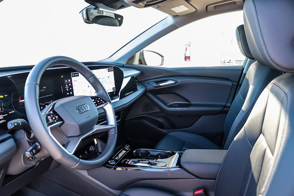 Thumbnail: 2025 Audi Q6 e-tron - 9