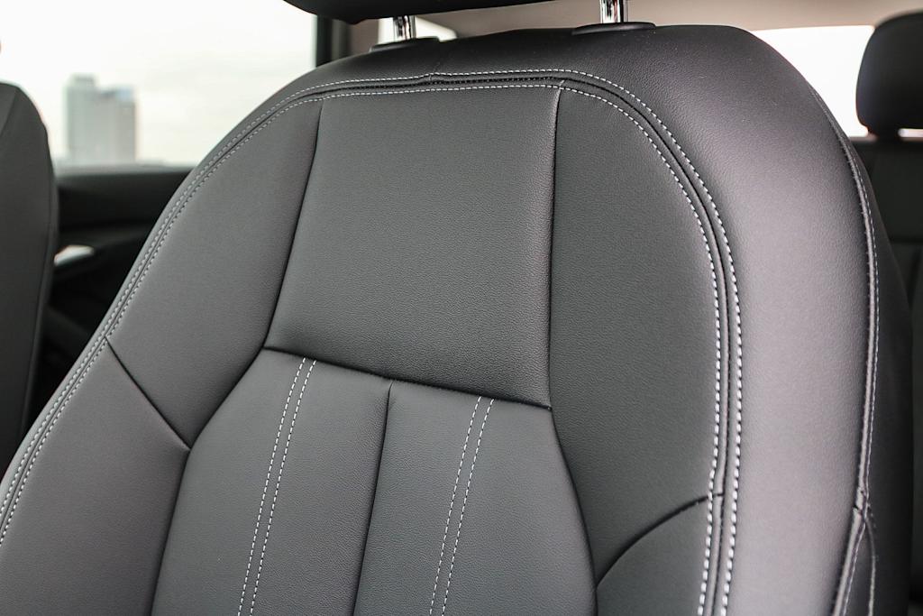 Thumbnail: 2025 Audi Q6 e-tron - 28