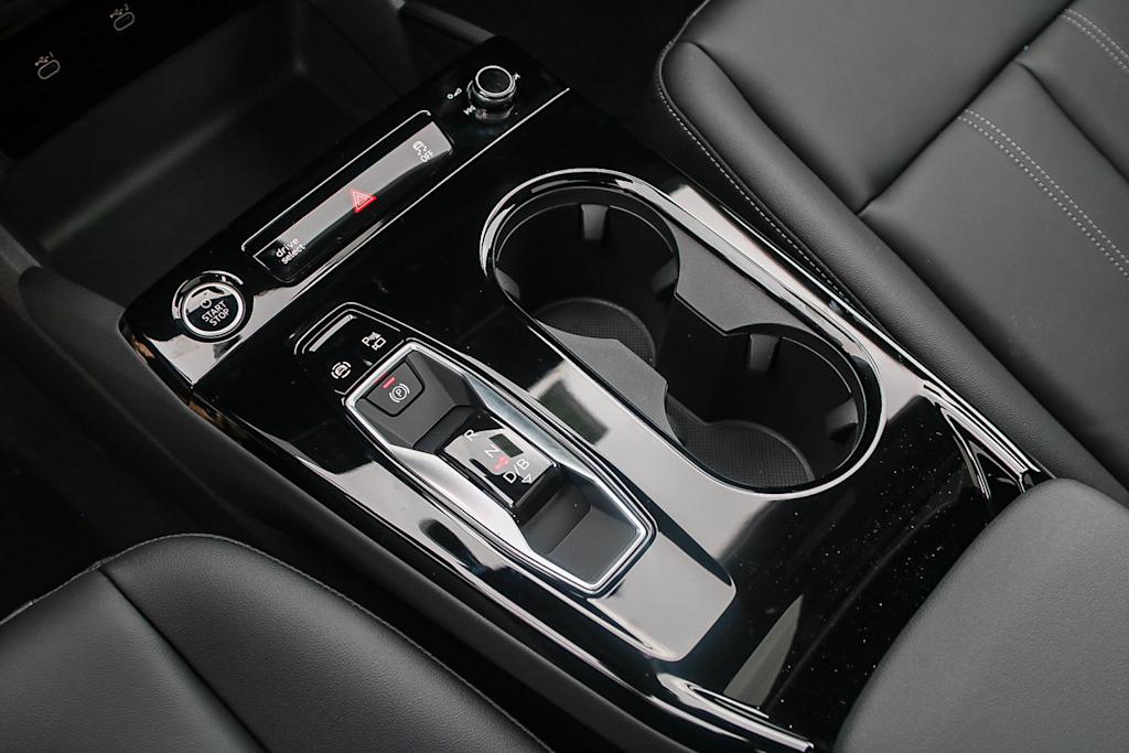 Thumbnail: 2025 Audi Q6 e-tron - 14