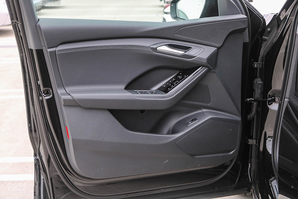 Thumbnail: 2025 Audi Q6 e-tron - 25