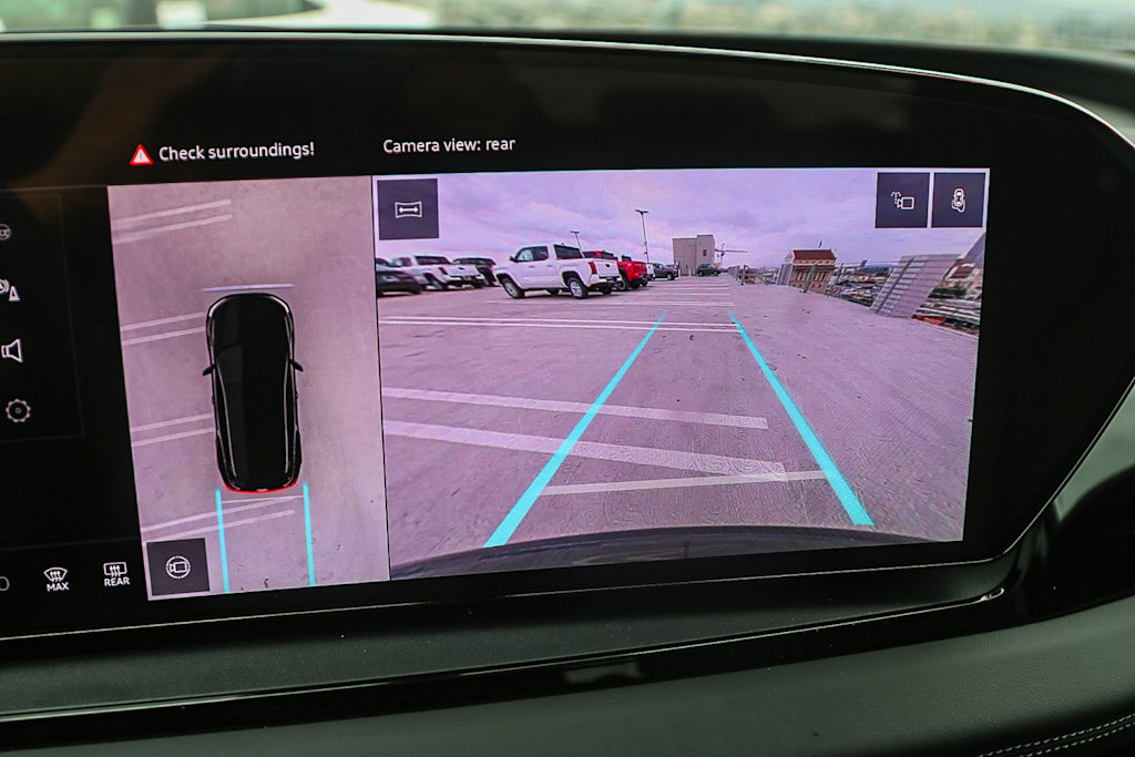 Thumbnail: 2025 Audi Q6 e-tron - 27