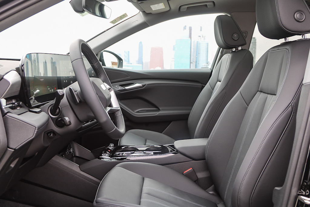 Thumbnail: 2025 Audi Q6 e-tron - 10