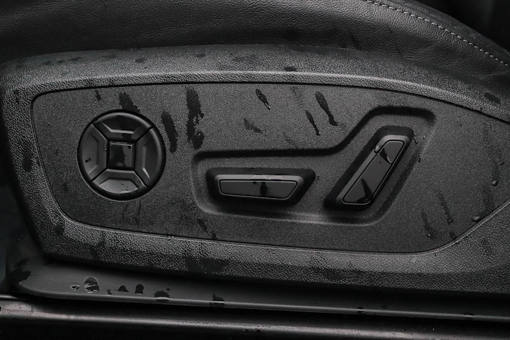 Thumbnail: 2025 Audi Q6 e-tron - 29